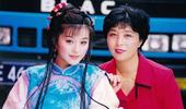 1981年9月16日，范冰冰出生于山东青岛。父亲范涛是海军航空兵文工团的歌手，母亲张传美是舞蹈演员。...