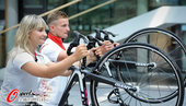 伦敦奥运会即将开幕，近日，德国自行车代表队专门为此拍摄了一组写真。图为写真拍摄现场。