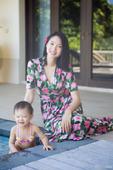 搜狐娱乐讯 6月5日中午，张梓琳在微博上晒出了一家三口去普吉岛度假的照片，并配长文表达对女儿满满的爱...
