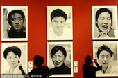 2012年7月19日，北京，《光荣与梦想-逄小威奥运冠军肖像摄影作品展》在中国国家博物馆开幕。摄影师...
