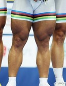 德国自行车手罗伯特-福斯特曼晒出自己大腿照，施瓦辛格在他面前都略逊一筹，更有媒体称他的大腿堪比八大奇...