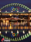 2012年6月13日，在英国纽卡斯尔，英国最大奥运五环造型亮相泰恩大铁桥，它将一直悬挂到伦敦奥运会结...