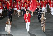 北京时间2012年7月28日在伦敦举行的第30届奥运会开幕式上，男篮队员易建联扛起了中国体育代表团的...