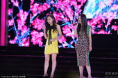 搜狐娱乐讯 第21届金鸡百花电影节今日闭幕，赵薇、张靓颖献唱《画皮》的主题曲《画心》。