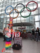 2012年7月20日，2012年伦敦奥运会前瞻，洛杉矶体育迷罗宾逊抵达伦敦，超级观众准备观看第五届奥...
