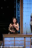 搜狐娱乐讯 第34届金像奖，赵薇凭借《亲爱的》勇夺最佳女主角。