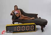 2010年11月19日，英国七项全能女子运动员恩妮斯拍摄唯美写真，助阵伦敦奥运会。