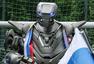 高清图：高科技！俄罗斯机器人踢足球力挺母队