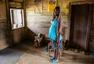 摄影师镜头记录喀麦隆少女妈妈的生活