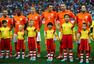 高清：中国球童亮相巴西世界杯 牵手马斯切拉诺