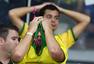 巴西在哭泣！遭德国队狂虐球迷看台上痛哭(图)