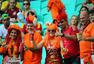 高清图：西班牙荷兰球迷激情 橙红两色点亮球场