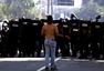 高清图：世界杯突发抗议事件 防暴警投放催泪弹