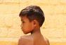 印度8岁男孩长“尾巴”被奉为“猴神”
