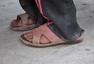 四川山区学校贫困家庭孩子穿凉鞋过冬