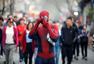 加菲尔德现身北京街头 穿蜘蛛侠战衣与民互动