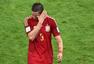 高清图：西班牙出局球迷街头流泪 英国球迷奚落
