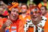高清图：西班牙荷兰球迷激情 橙红两色点亮球场