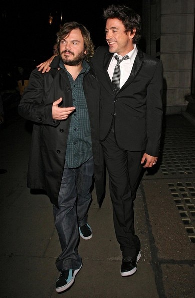 风骚叉腿唐尼叔 这就是侦探姿态