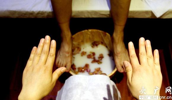 都市<em>洗脚妹</em>的故事:太累了 一个月只有4500元工