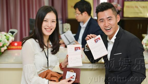 谢晖前妻佟晨洁与魏巍再婚 晒结婚证大秀恩爱