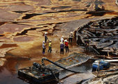 紫金矿业大量废水外渗引发汀江流域污染