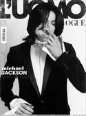 《L'Uomo Vogue》于07年10月刊二十页关于这位天王的大幅时尚照片，以庆祝Jackson的...
