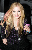 2009年3月18日讯，伦敦，小魔女艾薇儿（Avril Lavigne）当地时间3月17日亮相Bou...