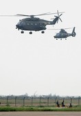 国产直升机亮相珠海航展，并进行飞行表演！