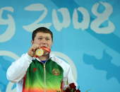 8月18日，白俄罗斯选手安德烈・阿拉姆诺夫庆祝胜利。新华社/摄