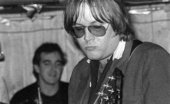 Ron Asheton--著名朋克乐队The Stooges的吉他手，于1月6日被发现死于家中，终年...
